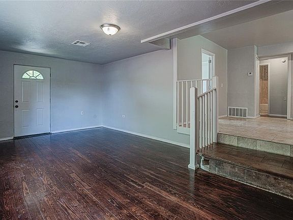3rd image of 3932 Pine Ave