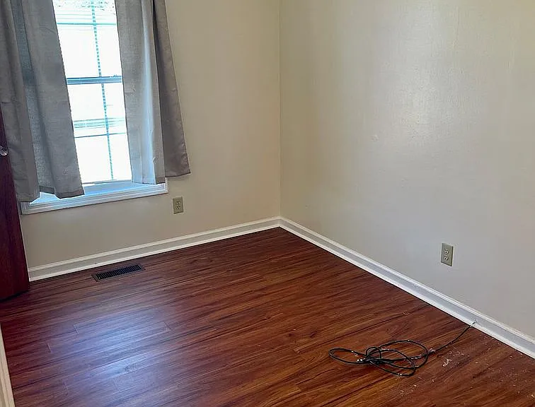 540 E Hickory St — Photo 8