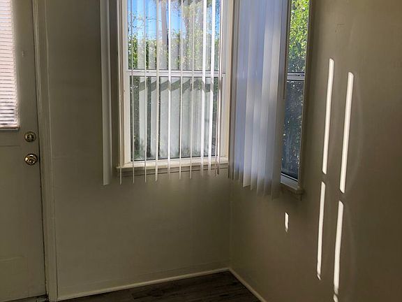 5th image of 9854 Arkansas St