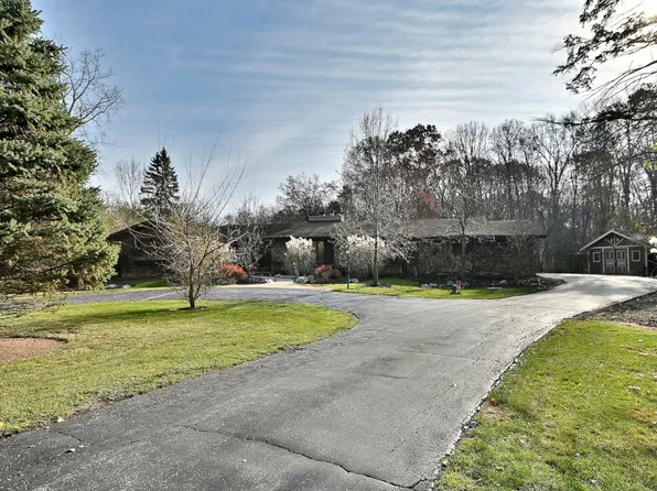 1403 Forest Dr, Glenview, IL 60025