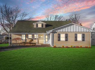 305 Dolphin Ln, West Babylon, NY 11704