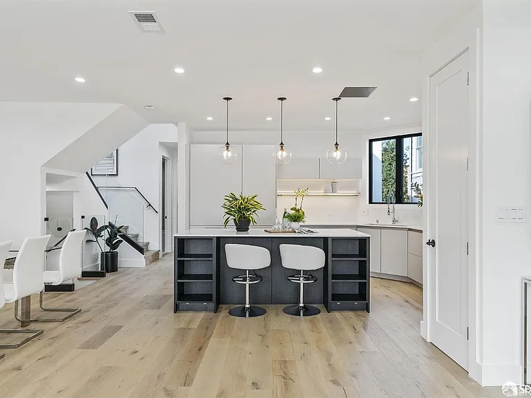 1160 Florida St — Photo 16