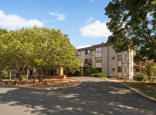 1304 W Medicine Lake Dr APT 202, Minneapolis, MN 55441