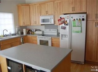 840 Daniel Dr, Petaluma, CA