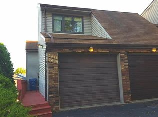 3409 Parkwild Dr, Bettendorf, IA 52722