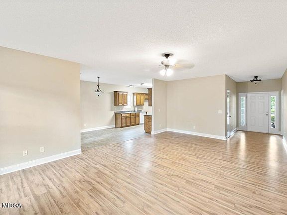 4th image of 216 Merlot Dr