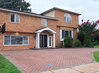 64 Fox Pl, Hicksville, NY 11801