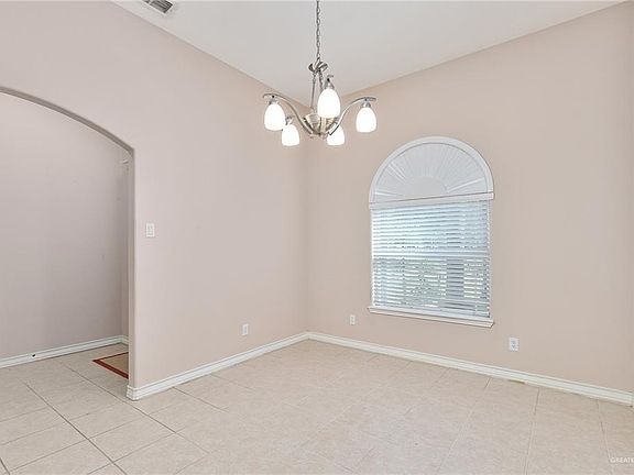2nd image of 207 Las Vegas Dr