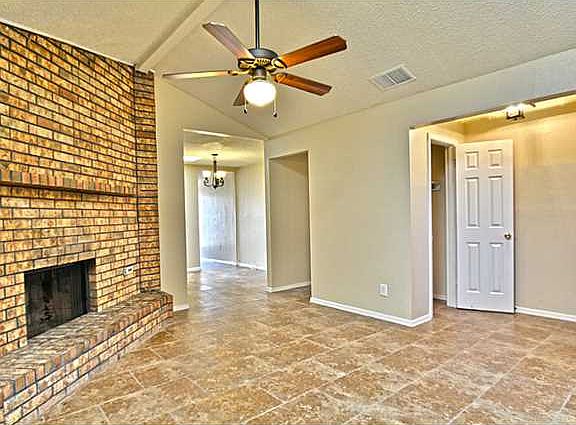 4th image of 2317 Lake Victoria Dr