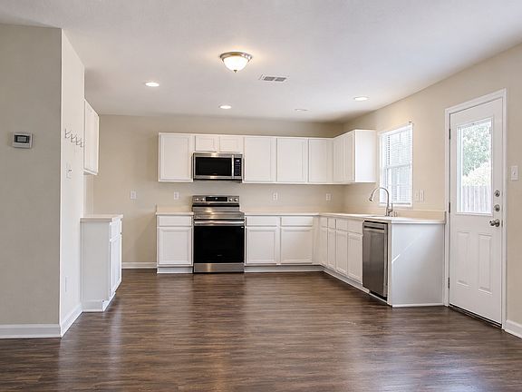 5th image of 2805 Hillside Dr