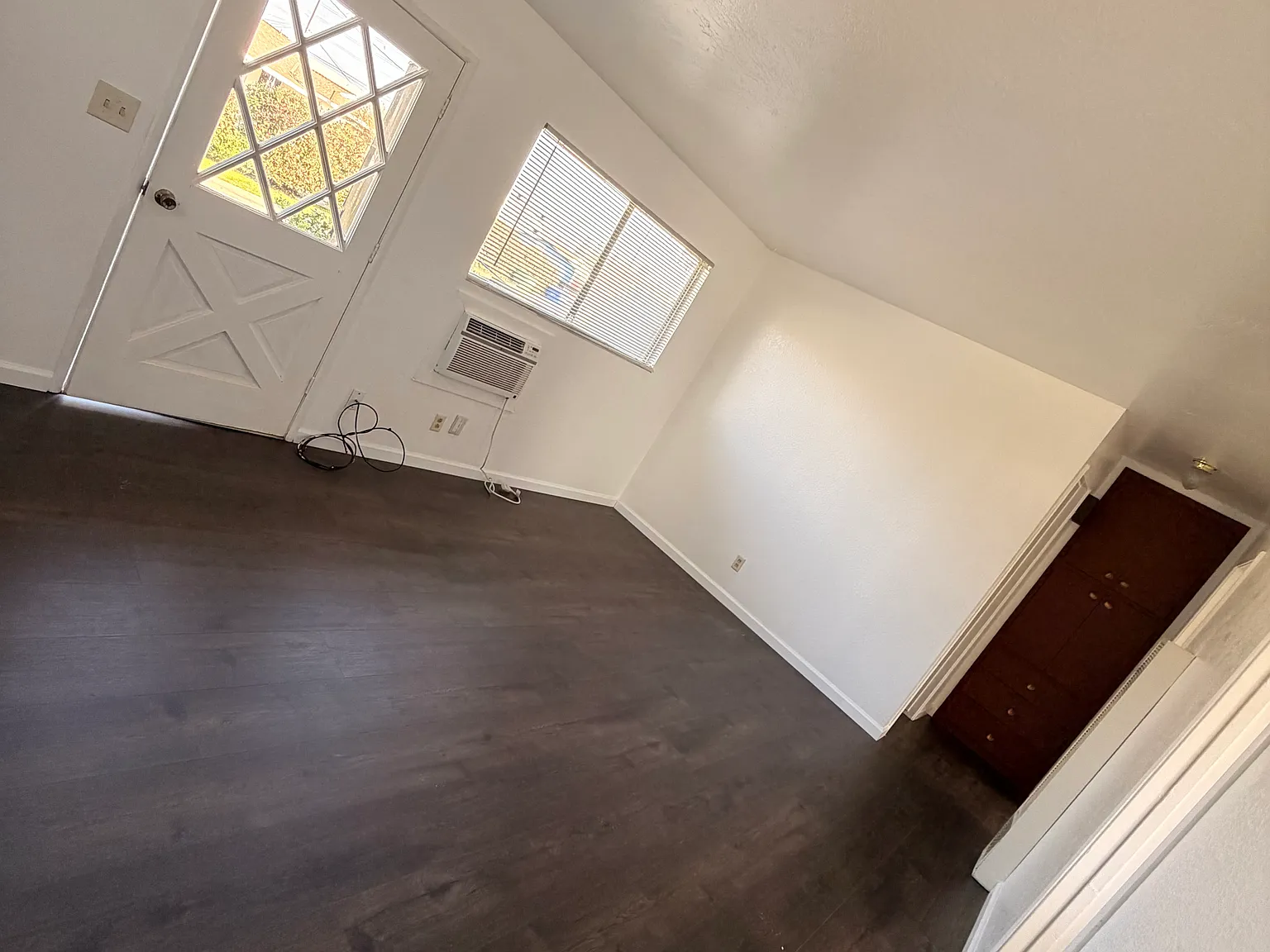 1 bed, 900 sqft, $1,500 — Photo 2