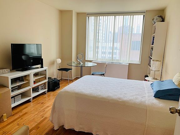 5th image of 220 E 65th St APT 14F