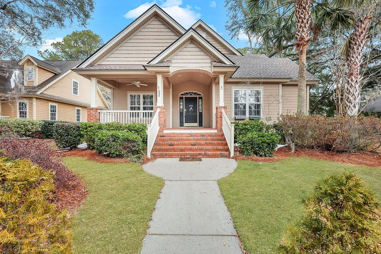 3 bed, 3.5 bath, 2768 sqft, $3,600 — Photo 1