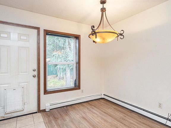 5th image of 1088 Eliz St