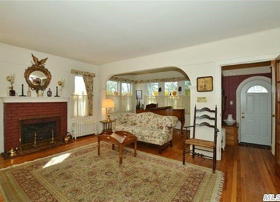 4th image of 348 Houston Ave