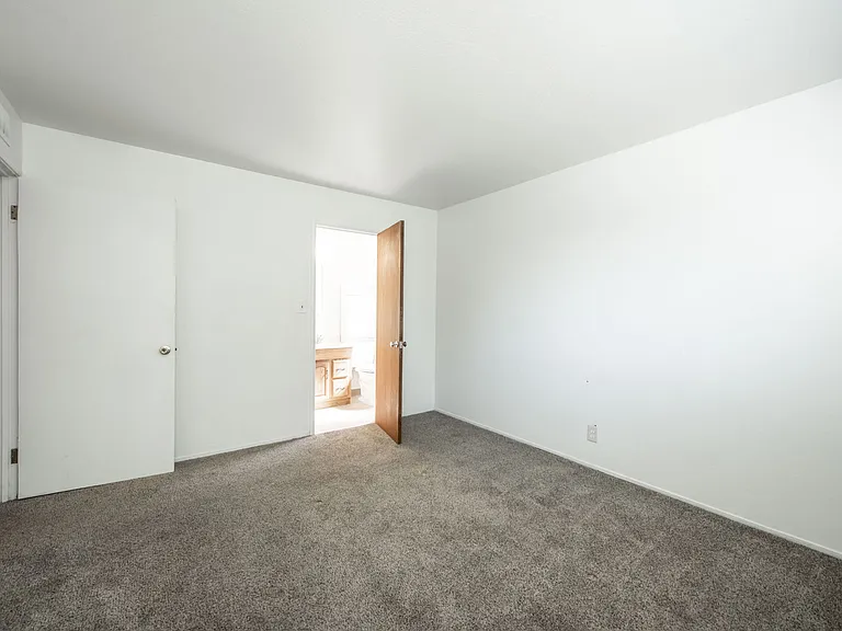 2526 E Hampton Way — Photo 9