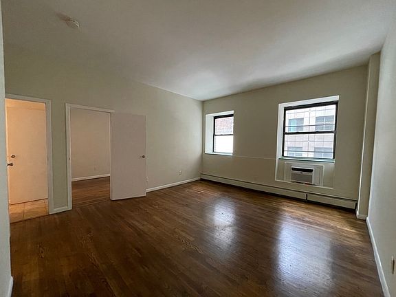 4th image of 236 W 52nd St #4C