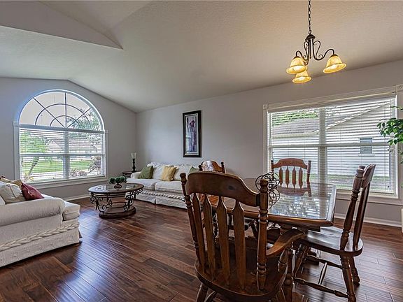 5th image of 10529 Salisbury St