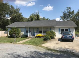 3 Circle Ln, Horse Shoe, NC 28742