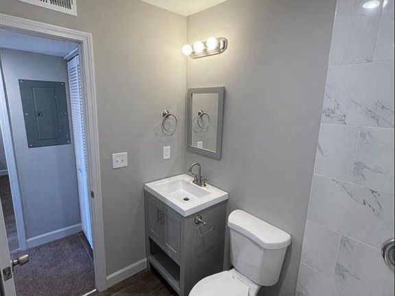 5th image of 15400 Bellaire Ave #15402-D