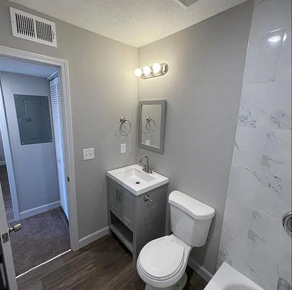 Chelsea Apartments — Photo 5