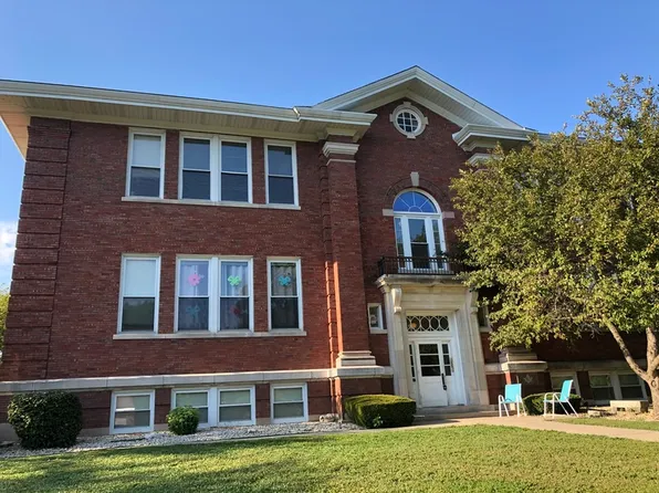 730 N Seminary Ave APT 2A, Woodstock, IL 60098