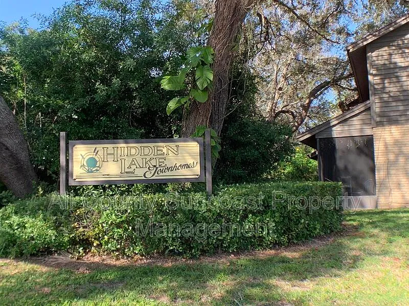 2 bed, 1.5 bath, $1,249 — Photo 2
