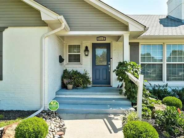 1712 Windsor Pl, Nichols Hills, OK 73116