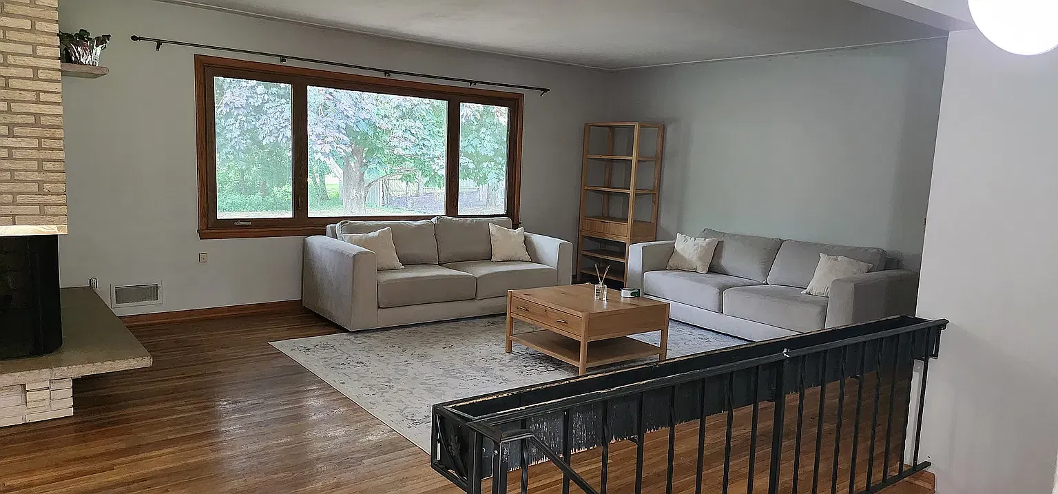 3 bed, 2.5 bath, 2500 sqft, $2,395 — Photo 3