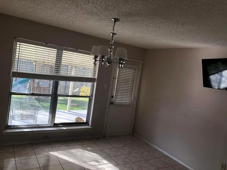 508 Erikson Trl — Photo 10