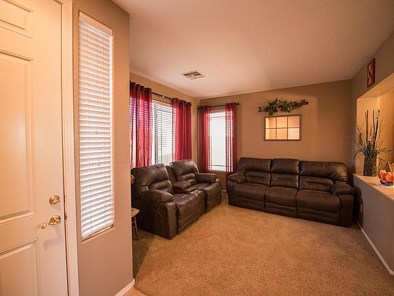 4th image of 156 E Canary Ct