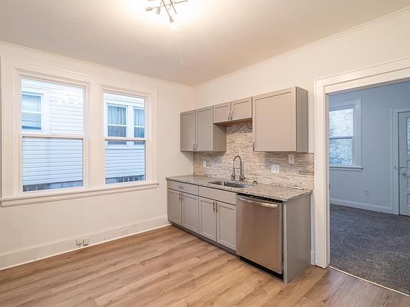 3rd image of 4350 Saint Lawrence Ave #1