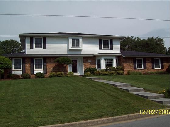 1st image of 2215 Lakeland Dr