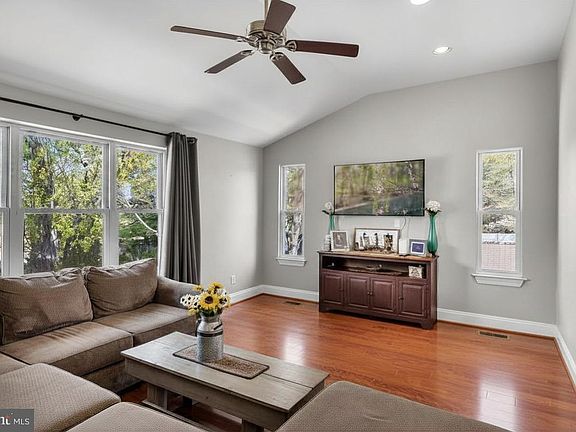 5th image of 293 Waterford Rd
