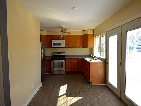 3rd image of 107 Pilgrim Ct Unit 107