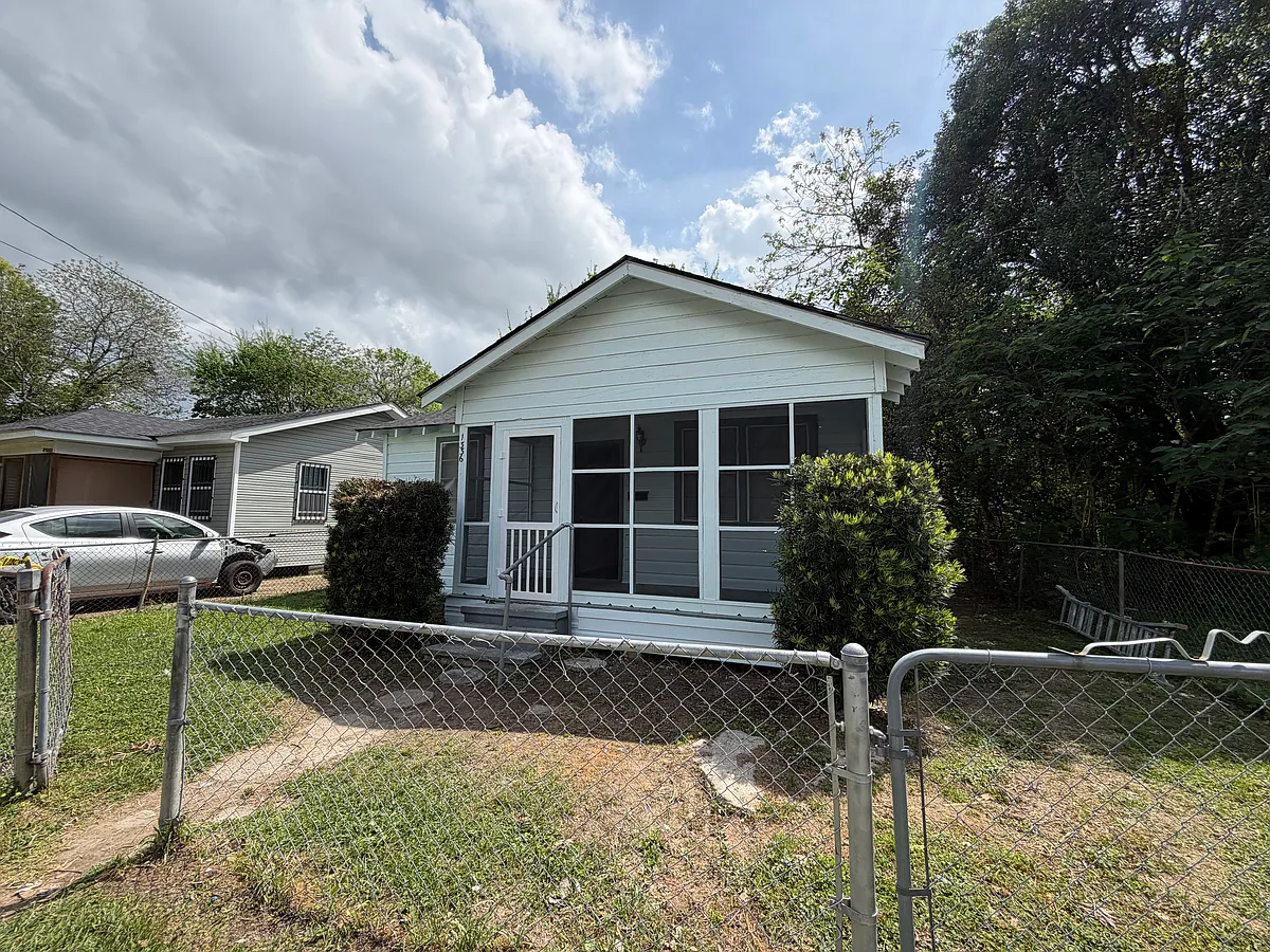 Building Photo - 1363 W Roosevelt St