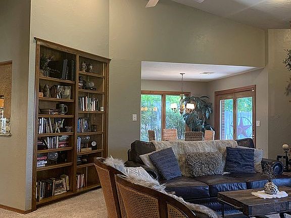 Living & Bfast nook
