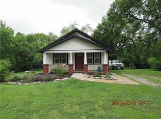 5204 Rock Springs Rd, Saint Joseph, MO 64505