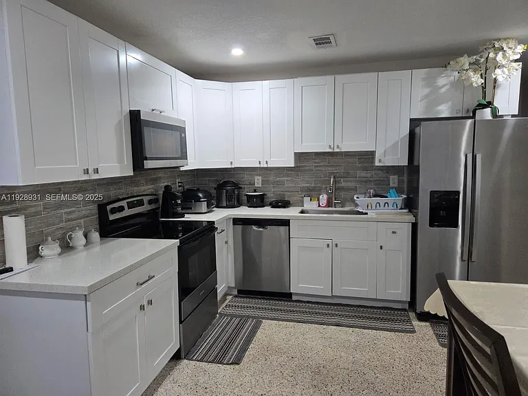 9228 SW 37th St #9228 — Photo 3