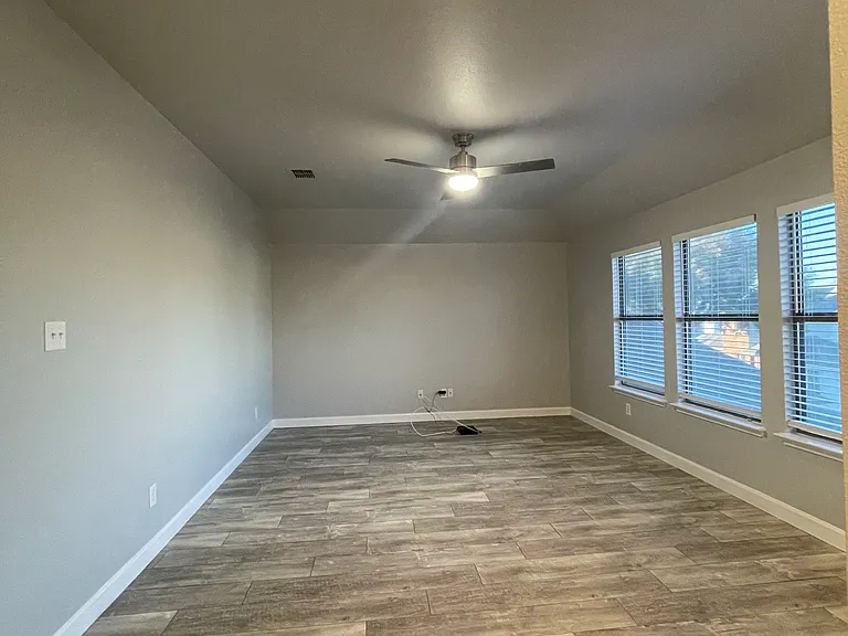 813 Lake Forest Trl — Photo 16