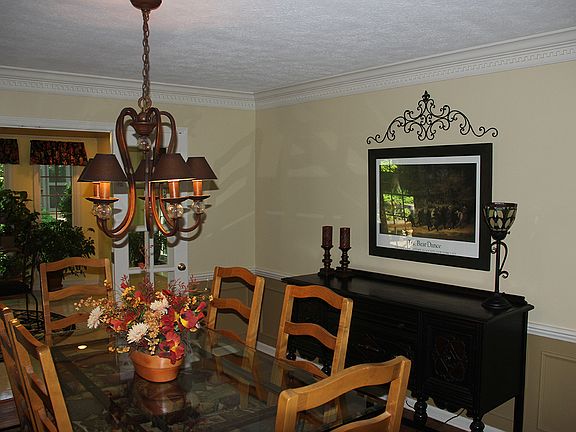 4th image of 780 Wood Ct