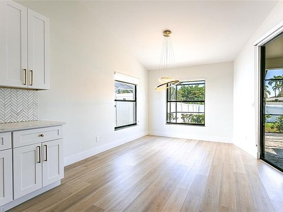 3rd image of 662 LAMBTON LN