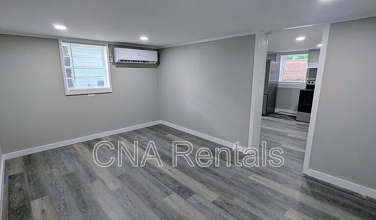 1772 Martin Pl SE #B — Photo 2