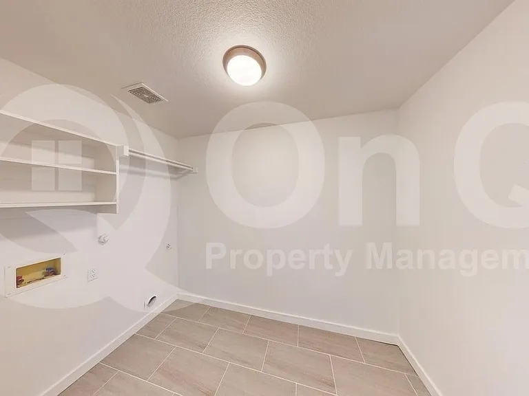 1028 Aviary — Photo 26