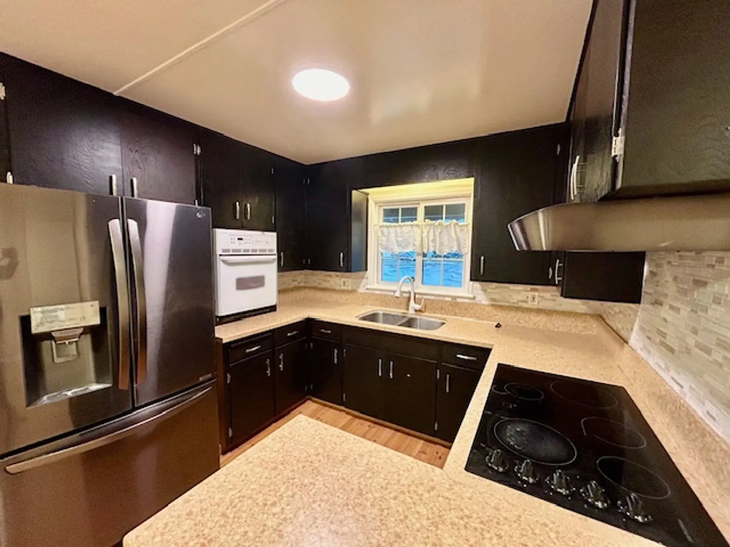 3 Bedroom 2 Bathroom Home Available Now For Rent! — Photo 4