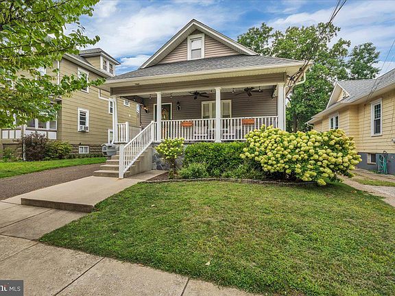 3rd image of 255 Woodlawn Ter