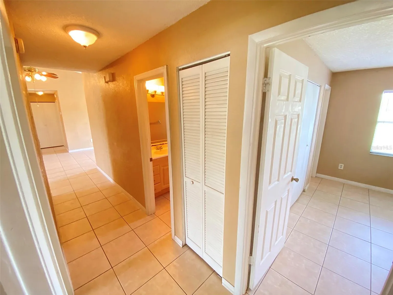 4 bed, 1410 sqft, $2,300 — Photo 3