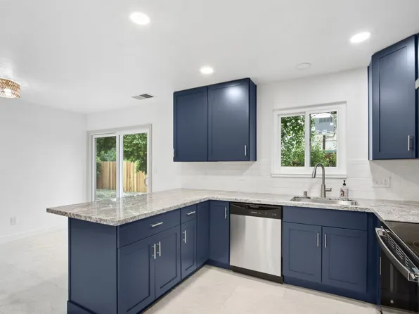 1717 Oleander Pl, Davis, CA 95618