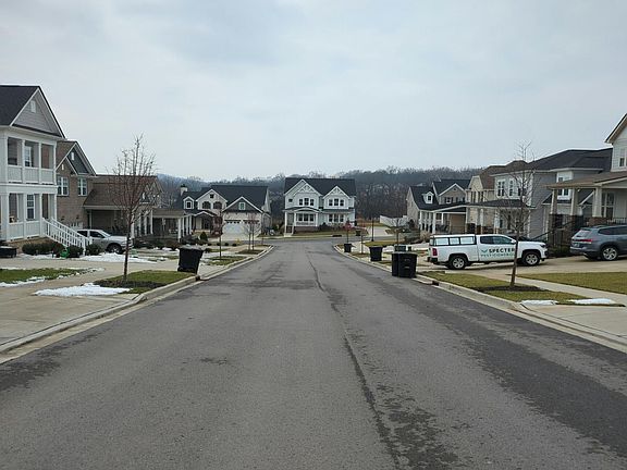 5th image of 2010 Hollyhock Dr