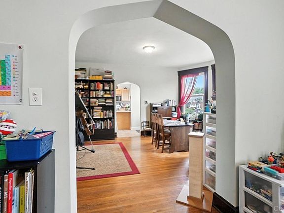 3rd image of 4002 Floral Ave #4002